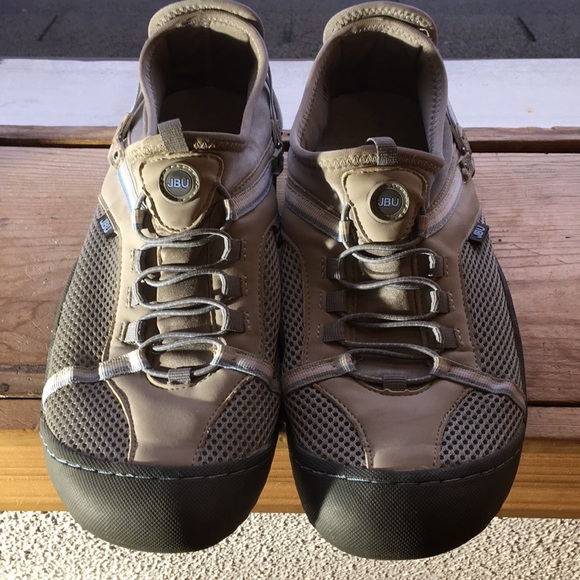 water resistant walking shoes